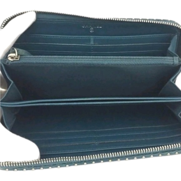 CHANEL Rare 2018 Metiers d’Art 2018 Turquoise Chevron Zipped Wallet - Picture 11 of 16